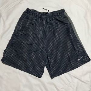 NIKE DRI Fit Mens Shorts. Black with Gray. Size Medium.